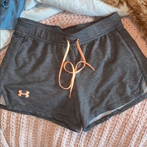 UNDER ARMOUR WOMENS SHORTS